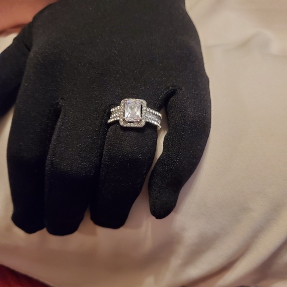 Eloquent & Exquisite 18K White Gold Filled in Stunning White Sapphire Ring 6-10 - Picture 4 of 7